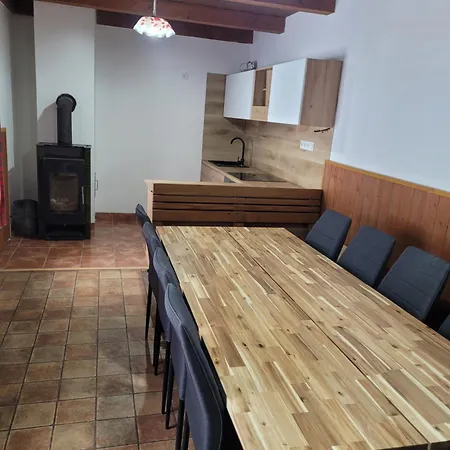 Ella Σαλέ *